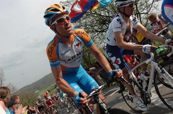 Christian Vande Velde (Garmin - Transitions) climbs the C&ocirc;te de la Redoute.