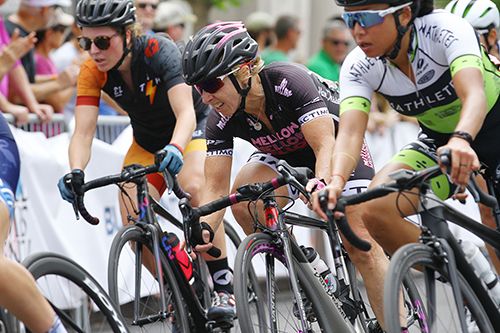 Laura Van Gilder (Mellow Mushroom) grits her teeth at turn one.