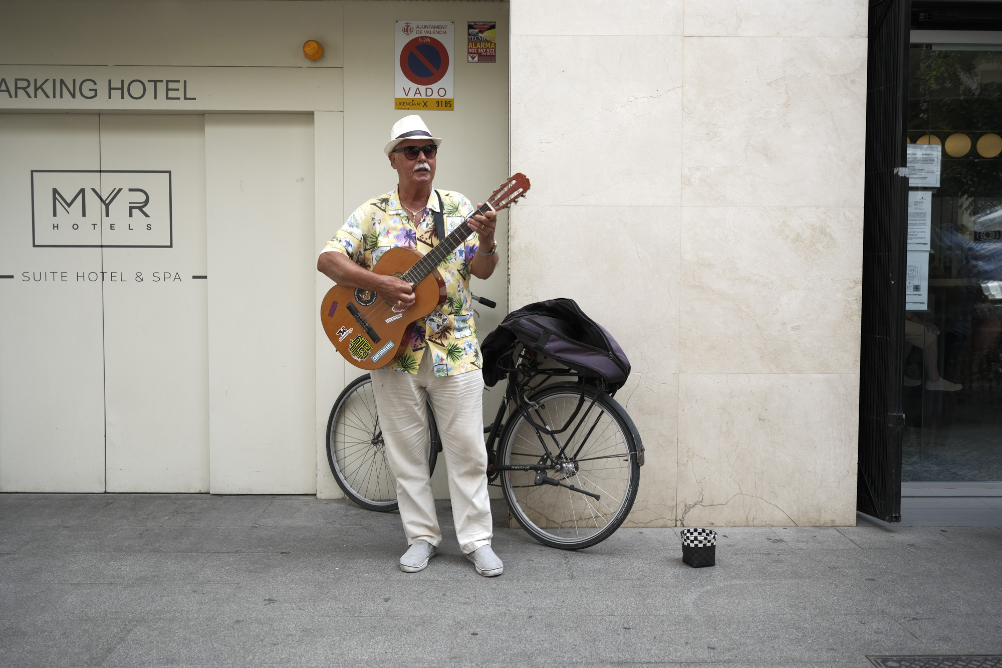 Street photography in Valencia, Spain, taken with the Fujifilm X-E5 mirrorless camera and XF 23mm f/2.8 lens