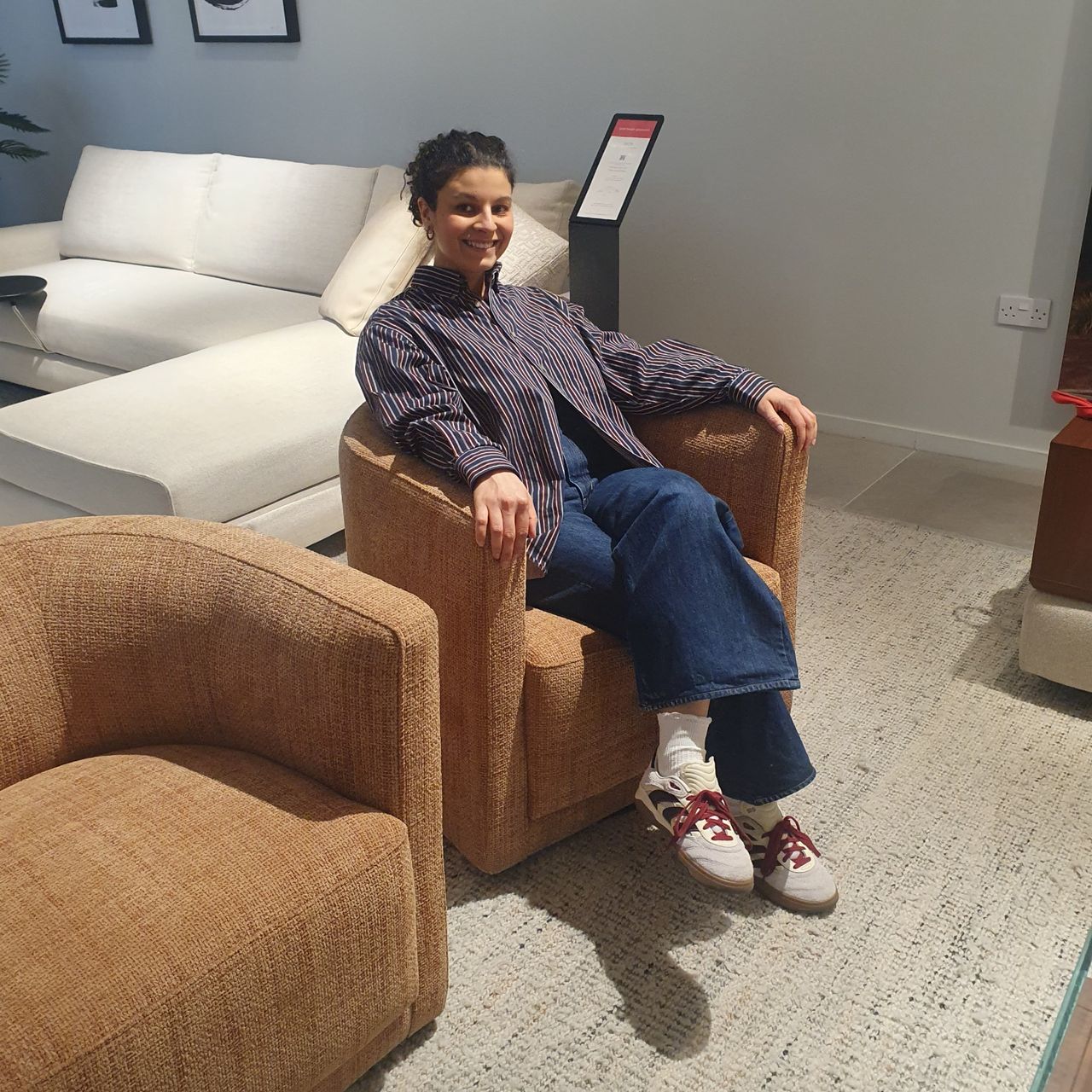 Sara sitting on the Oliver tub swivel chair in a King Living showroom