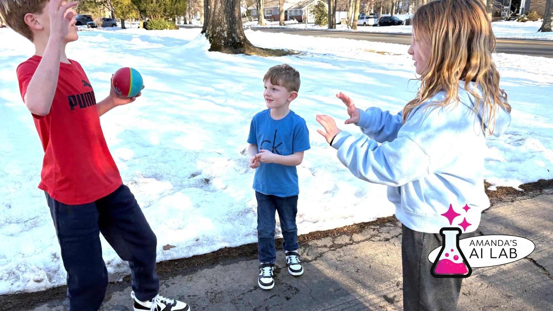 من توپ هوشمند Ball2 را در طول طوفان برفی آزمایش کردم و هر سه بچه‌ام را قادر ساخت تا با هم بازی کنند