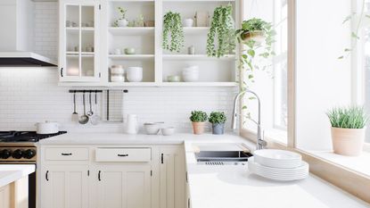 Amazon Big Deal Days: luxury kitchen in white with wall cupboards and a sink
