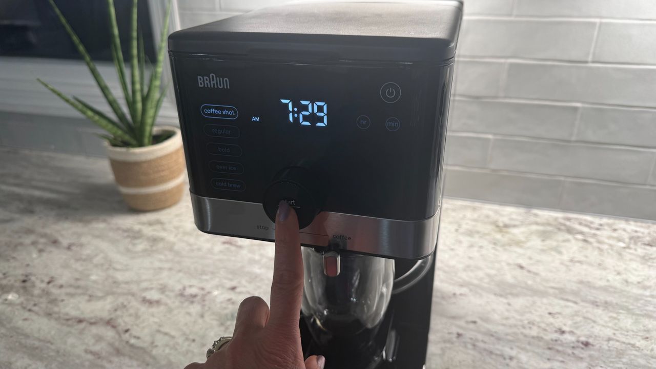 Braun OptiBrew Pro coffee shot and frothed milk