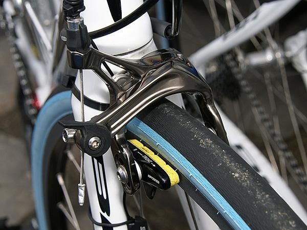 AG2R's FSA dual-pivot calipers were fitted with Mavic carbon-specific pads made by SwissStop.