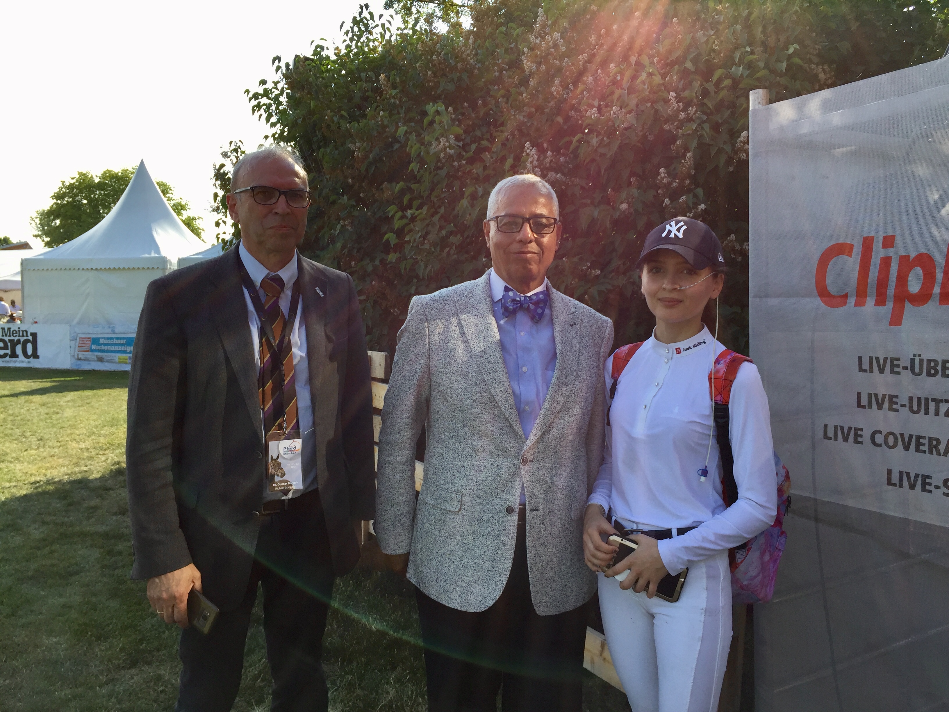 Evie-Toombes-with-judges.jpeg