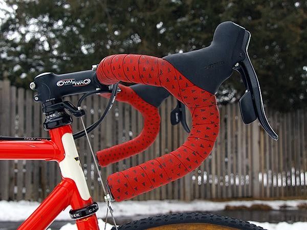 The traditional handlebar bend retains a close reach up top but allows riders to stretch their arms a bit more in the drops.