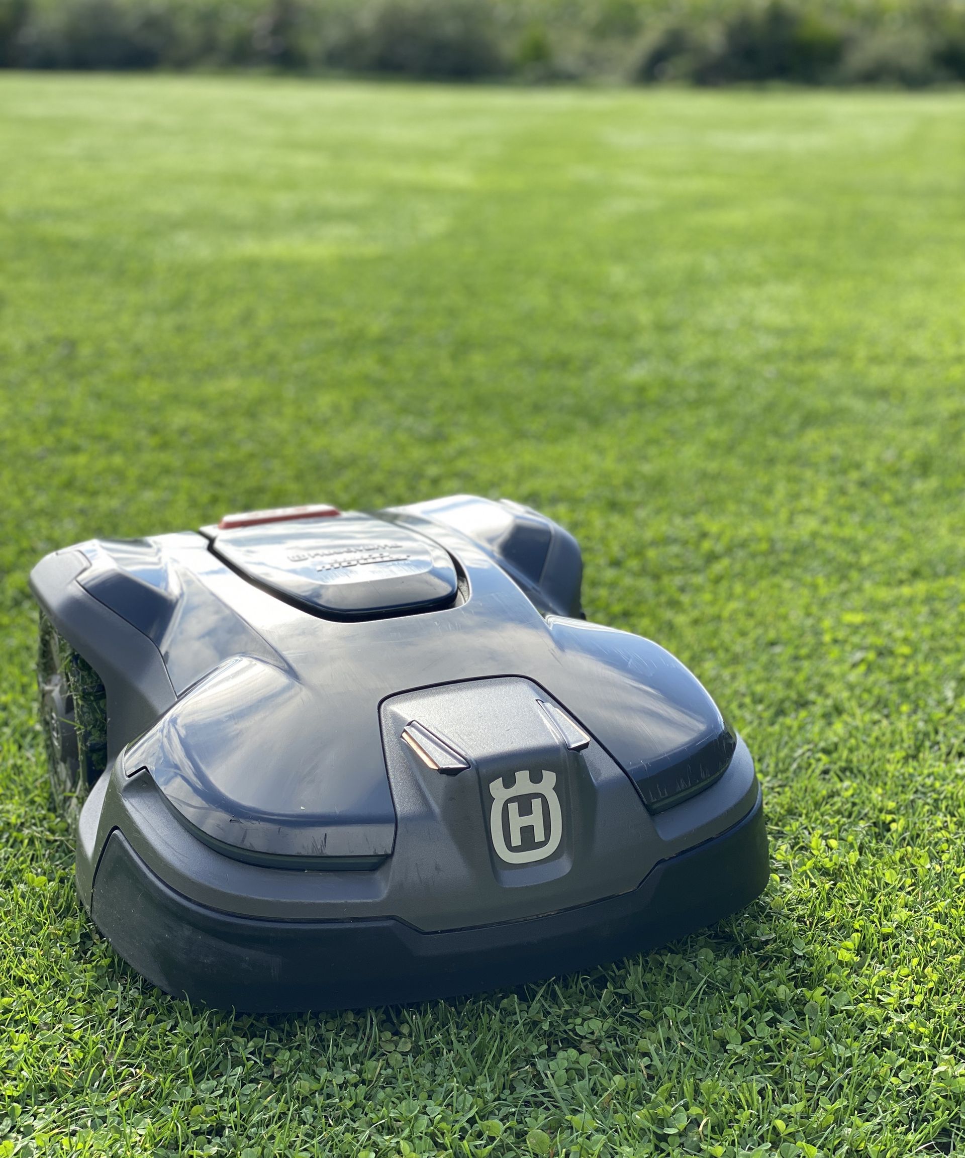 Husqvarna Automower 415x review robot mower packed with hitech