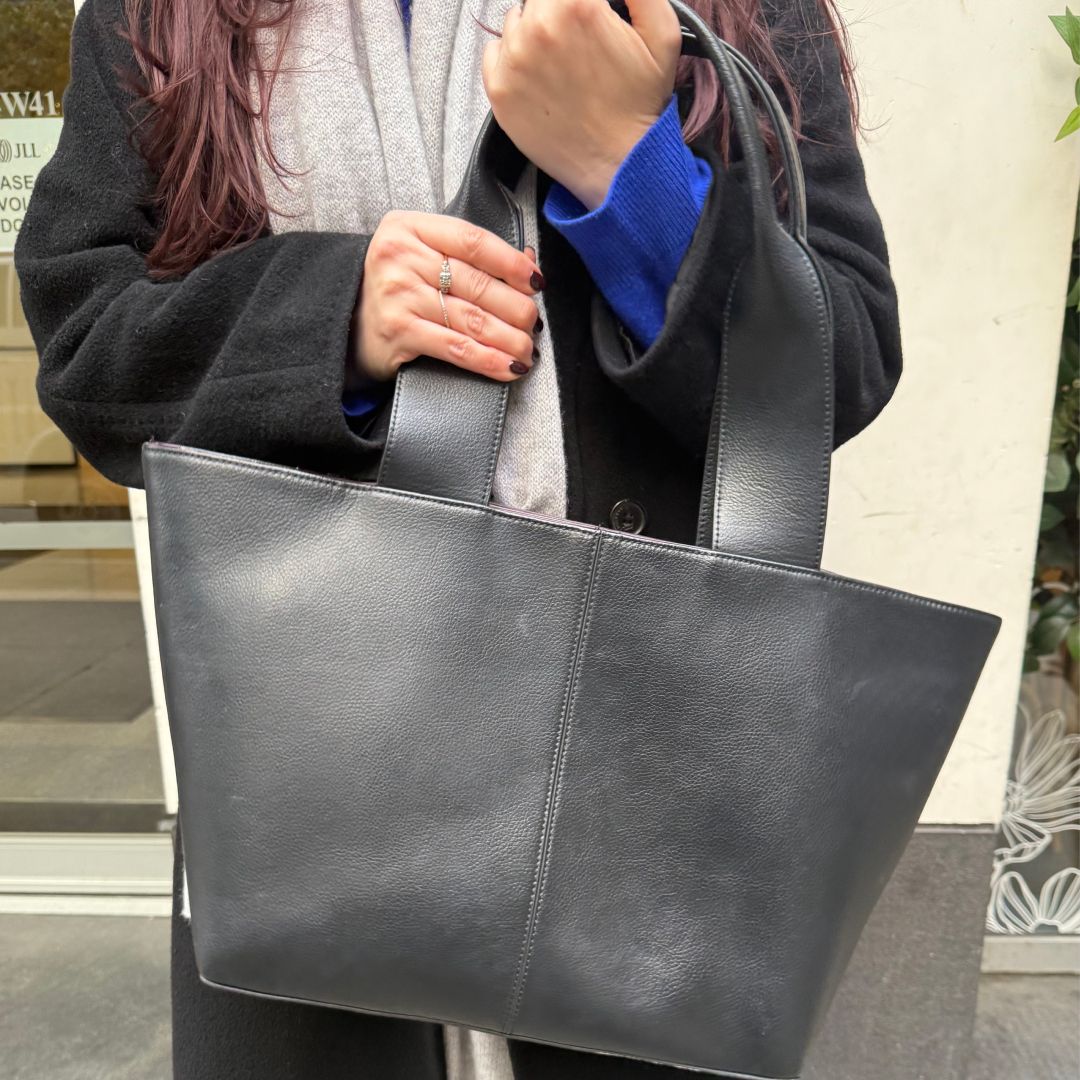 Brooke Knappenberger carrying Freja new york lafayette tote bag