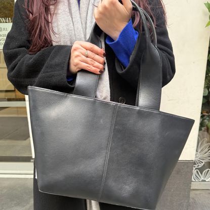 Brooke Knappenberger carrying Freja new york lafayette tote bag