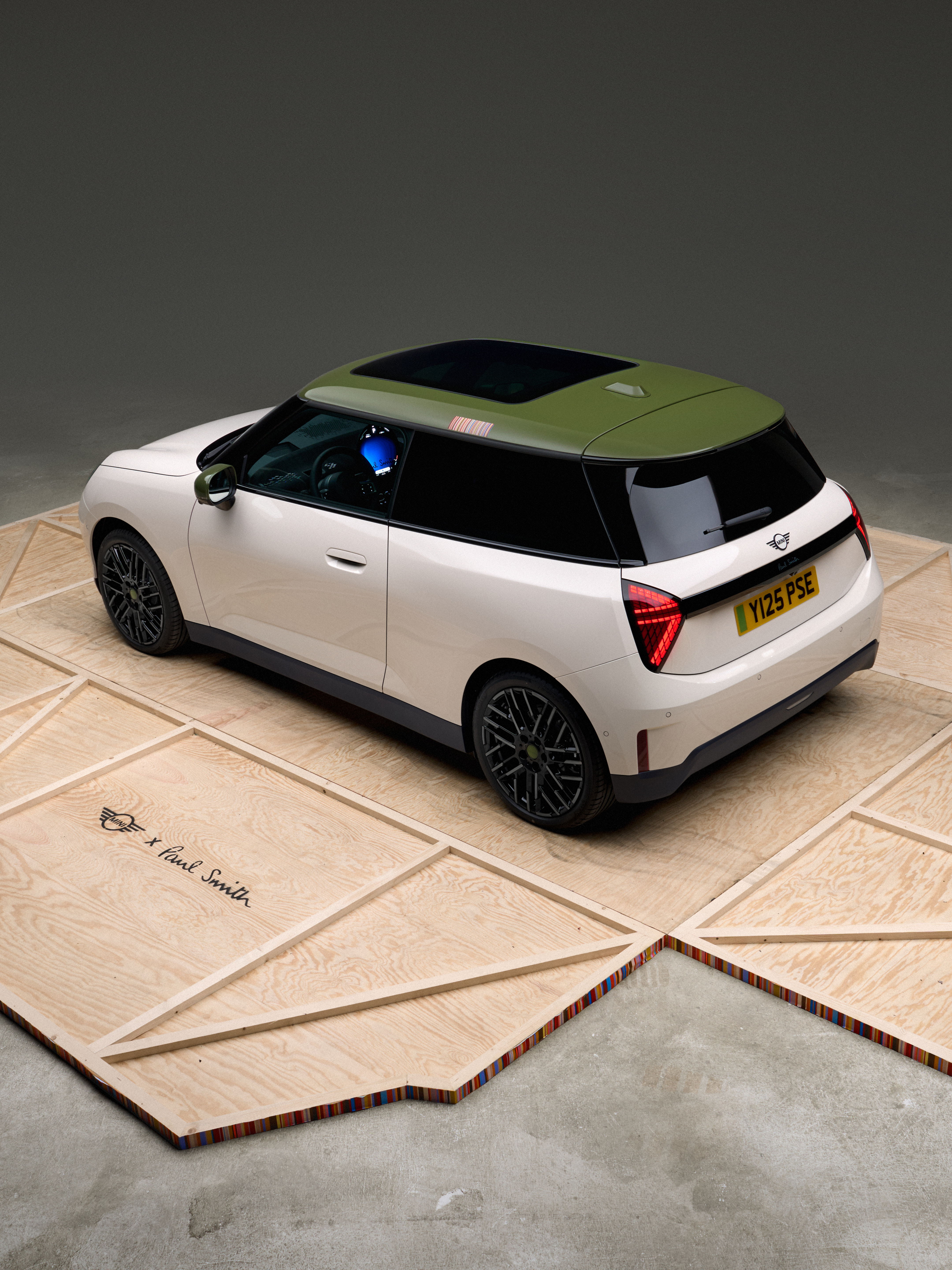 PAUL SMITH new car collab