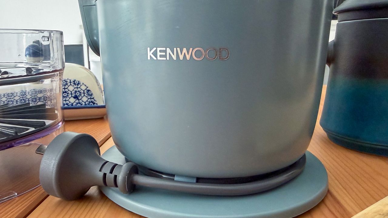 Cable management on the base of the Kenwood MultiPro Go food processor