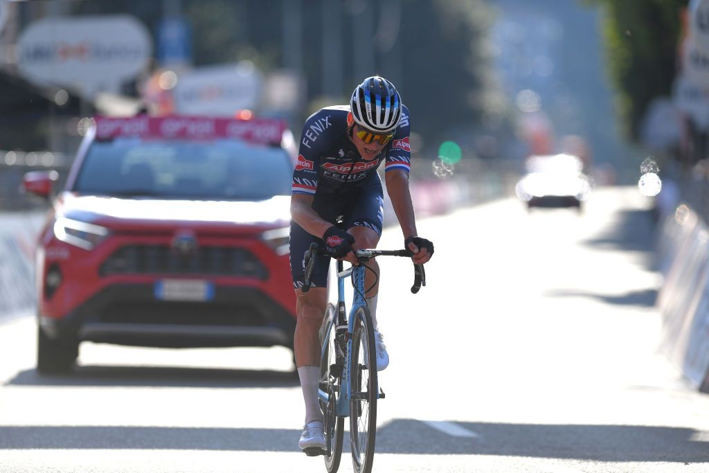 COMO ITALY AUGUST 15 Arrival Mathieu Van Der Poel of The Netherlands and Team AlpecinFenix during the 114th Il Lombardia 2020 a 231km race from Bergamo to Como ilombardia IlLombardia on August 15 2020 in Como Italy Photo by Tim de WaeleGetty Images