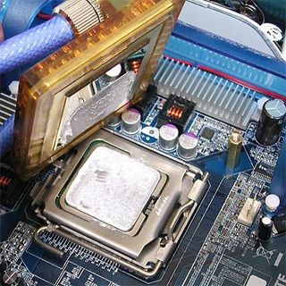After spreading a sufficient quantity of thermal paste onto its surface, you can position the CPU cooling head on top of the chip.