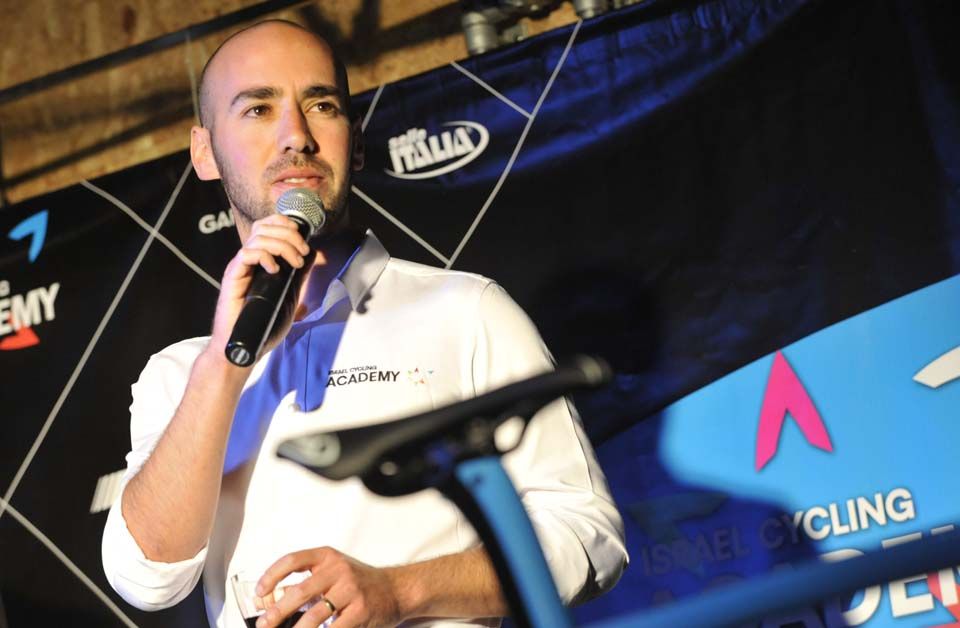 Team manager Ran Margaliot speaking at the
