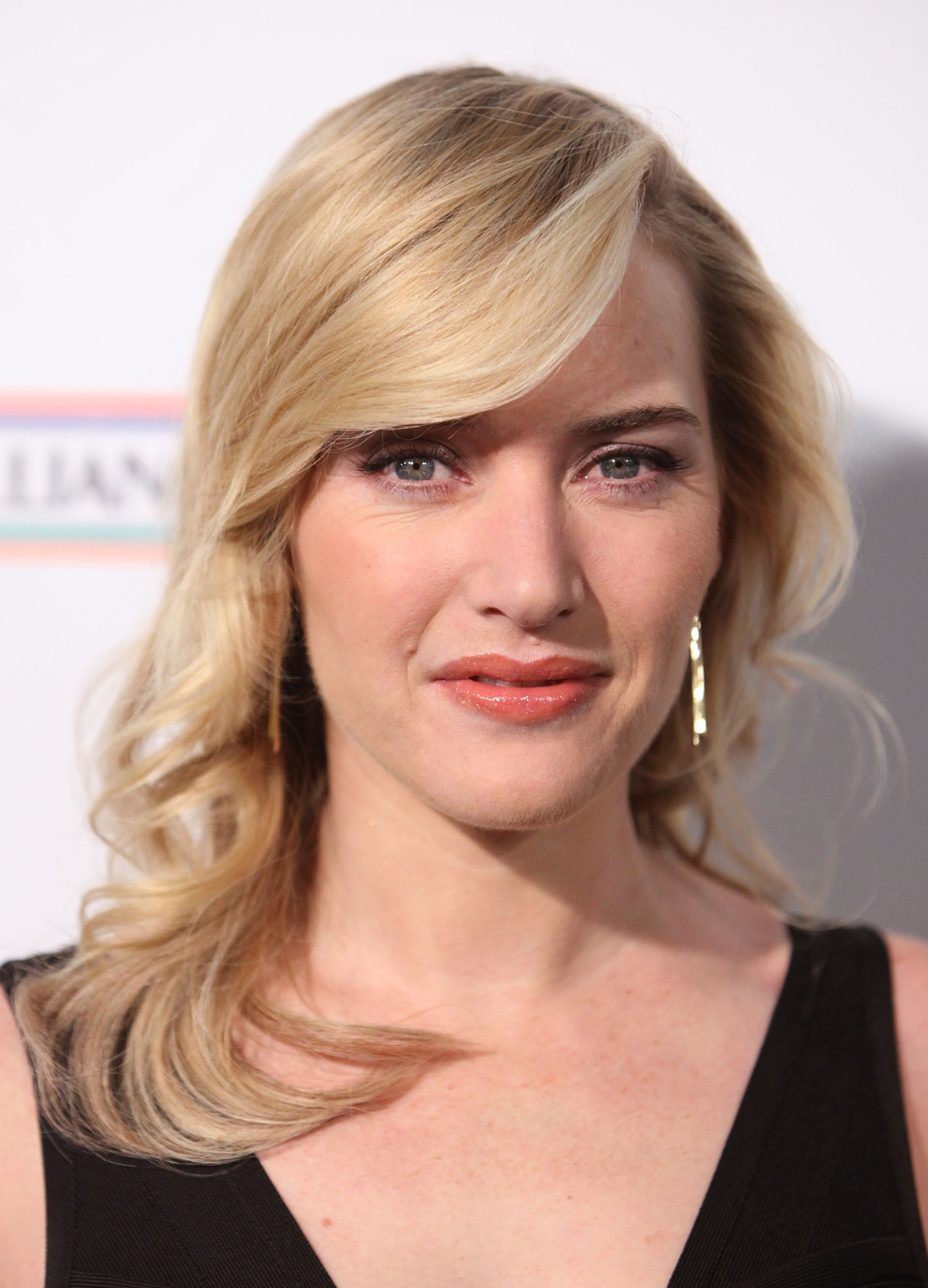 Kate Winslet arrives for the 2009 US-Ireland Alliance Pre-Oscar Gala Awards held at The Ebell Club of Los Angeles on February 19, 2009 in Los Angeles, California