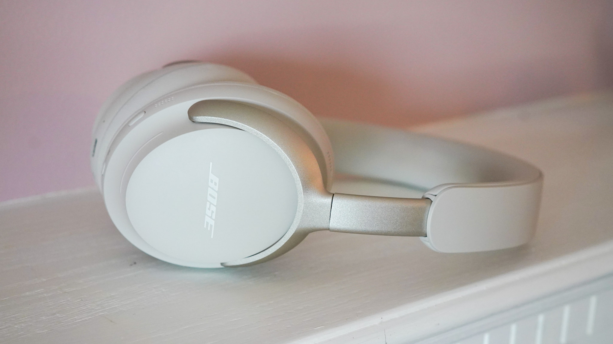 Apple AirPods Max vs Bose QuietComfort Ultra Headphones