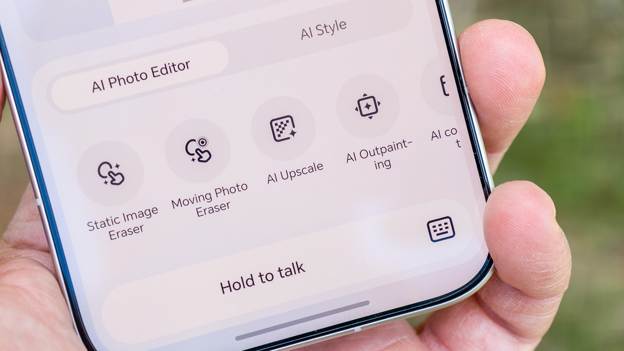 The Honor 600 has new AI features, including AI Photo to Video 2.0 and AI Breakout Collage