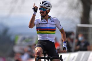 Julian Alaphilippe wins the 2021 La Flèche Wallonne