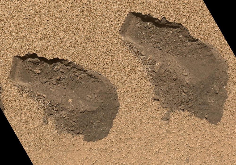 Scoop Marks in the Sand at &#039;Rocknest&#039;