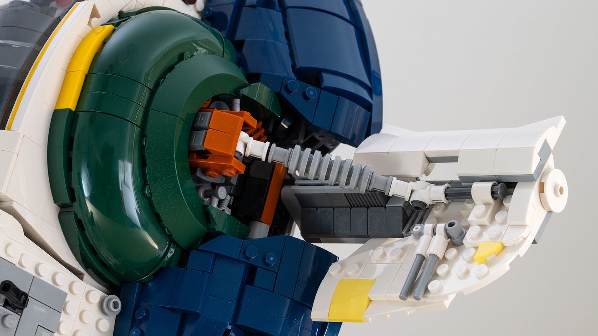 Lego Star Wars UCS Jango Fett&rsquo;s Firespray-Class Starship (75409) close up of rotating side flap