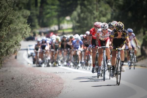 The peloton slowly strings back out as the race pitches upwards once more.