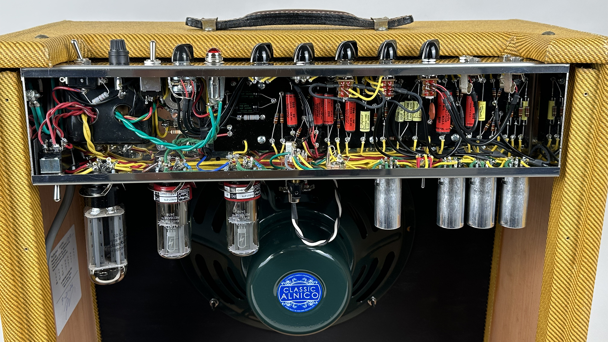 A photo showing the inner circuits of a Cutthroat Audio Fullerton 5G9 1x12