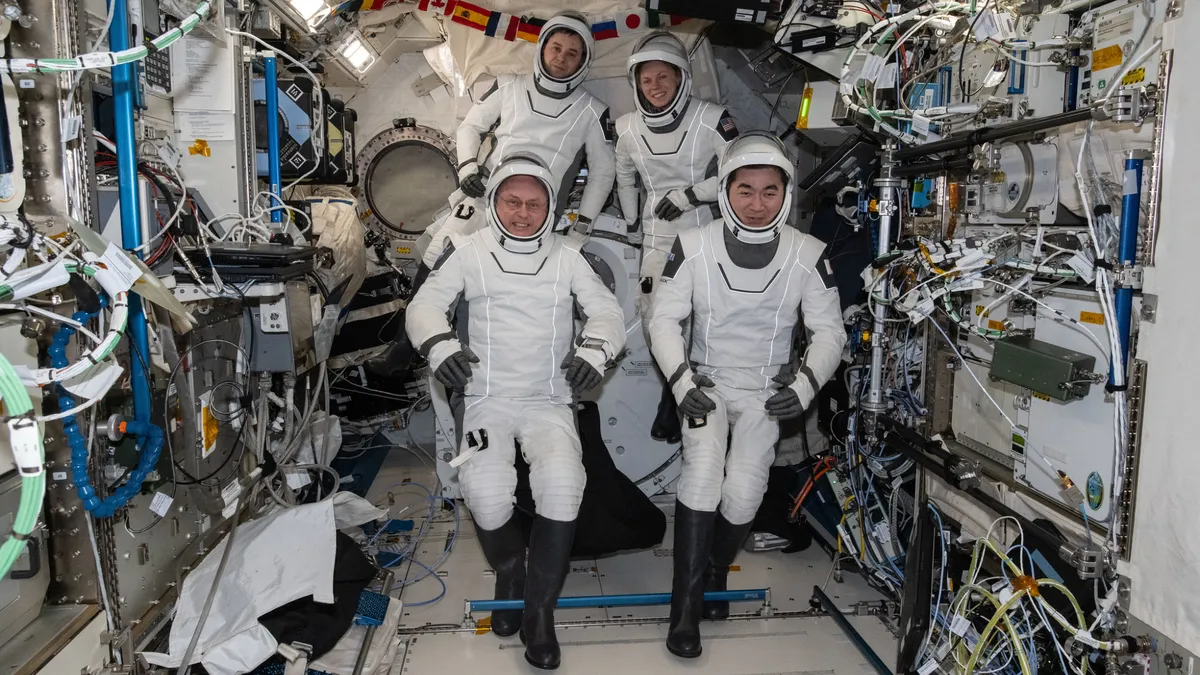 ISS初の医療避難、本日夕方に実施 Crew-11が地球帰還へ