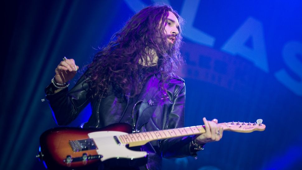 Slash guitarist Frank Sidoris involved in car accident | Louder