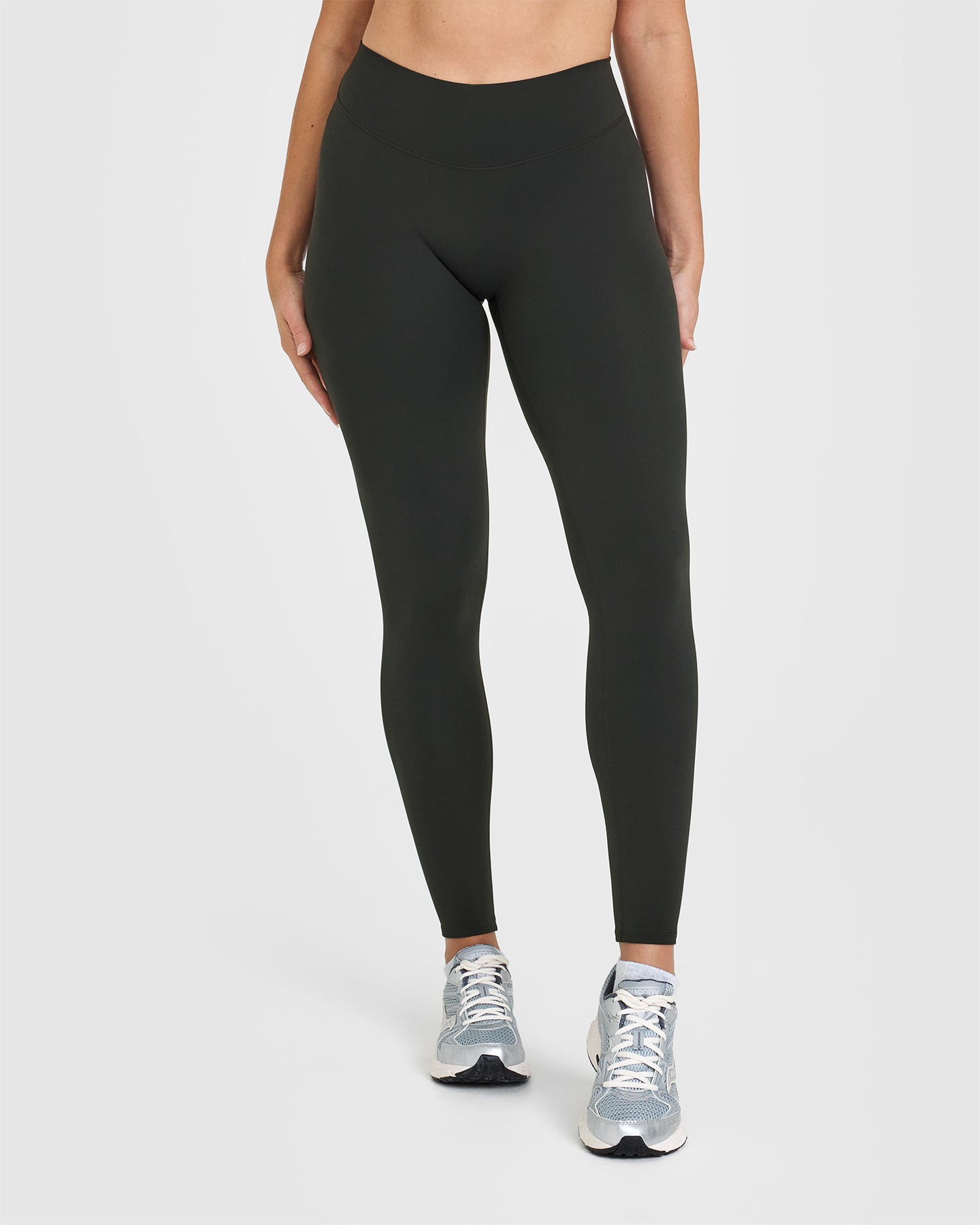 Softmotion Leggings With White Logo | Soft Black
