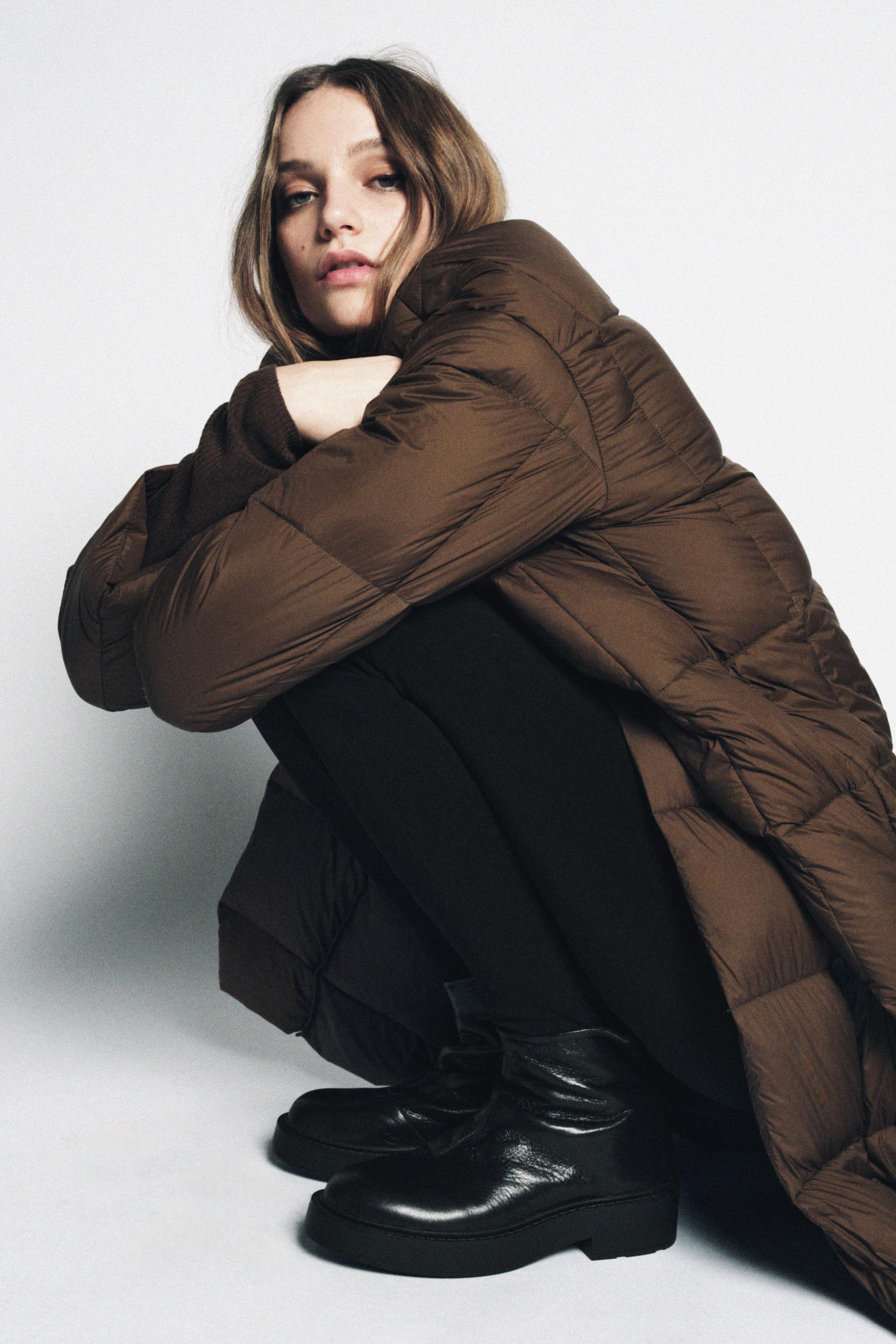 Flat Water-Repellent Leather Ankle Boots