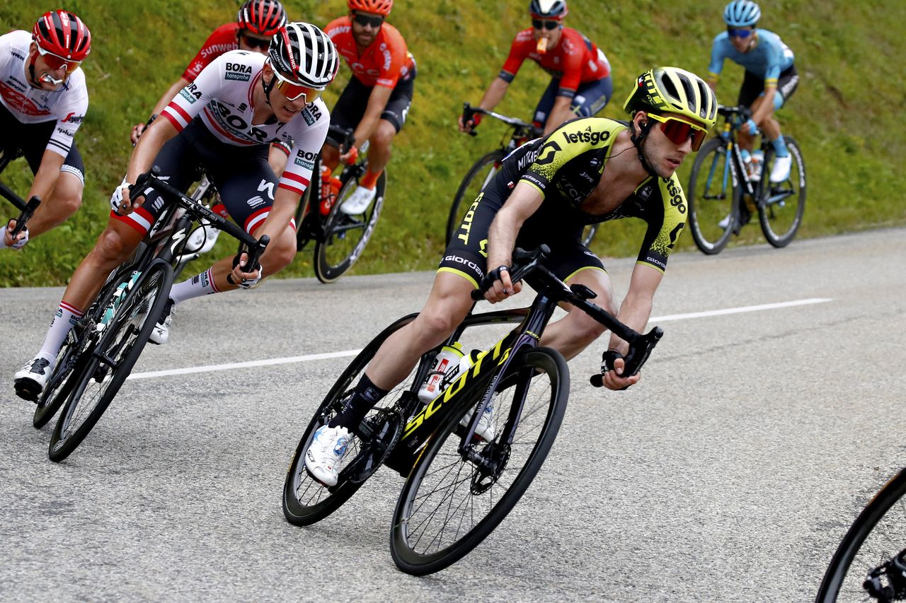 Simon Yates (Mitchelton-Scott) made the break on stage 15