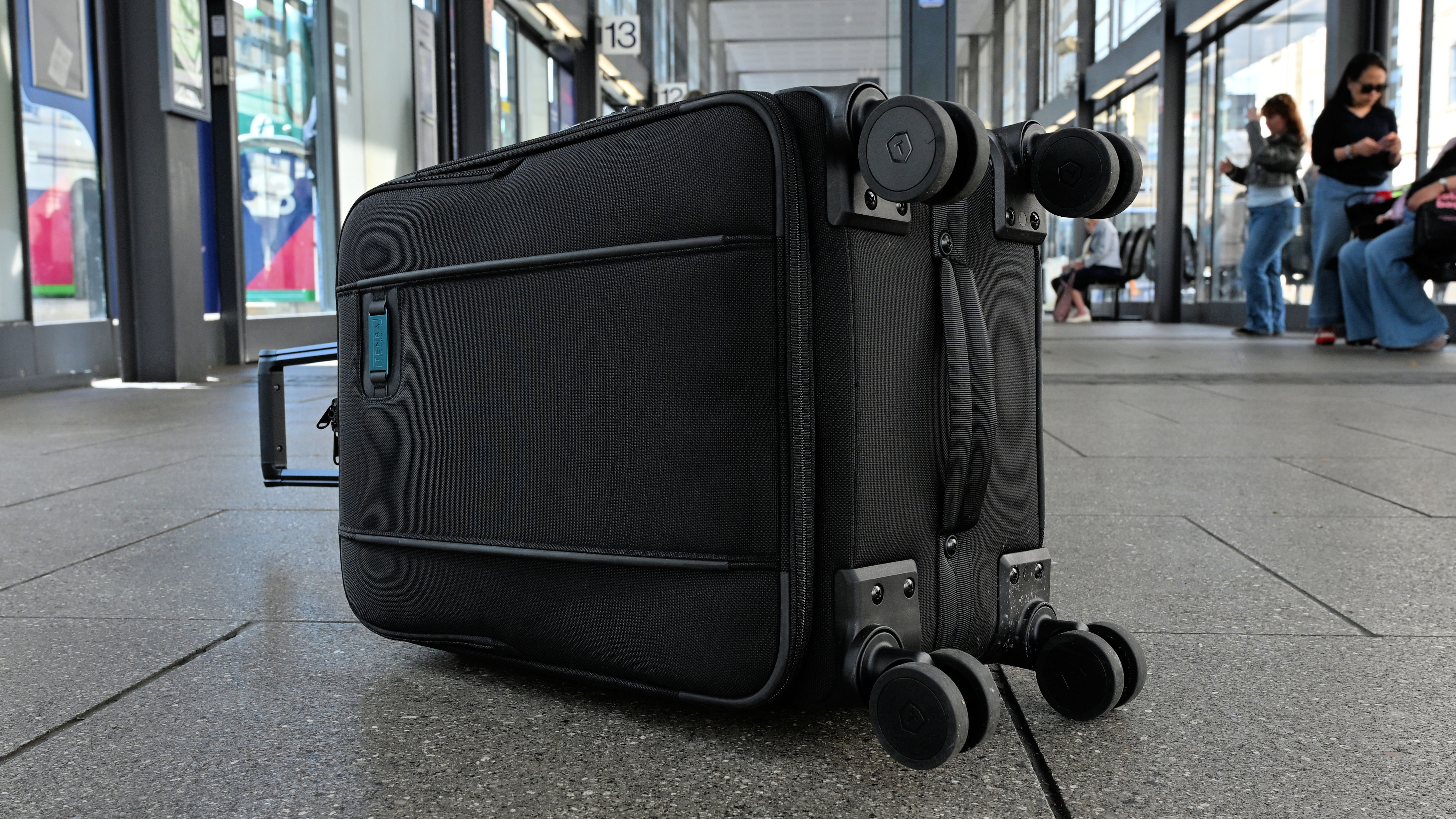 Tenba Roadie v2 Spinner 21 Air Case product image