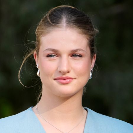 Princess Leonor wearing a blue sleevess blazer and silver earrings