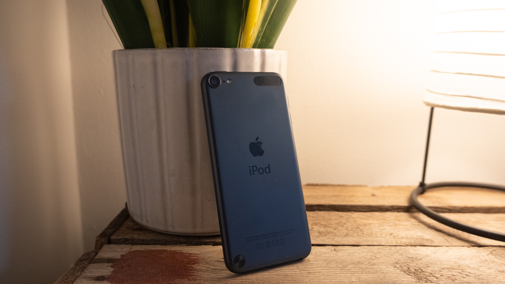 A space gray iPod Touch 6th Gen