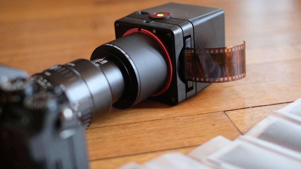 I loved this portable DIY 35mm film scanner with built-in light, and it could save me a lot of money — but it’s not as simple as it sounds