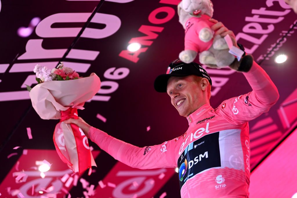 Andreas Leknessund stayed in the maglia rosa after stage 5