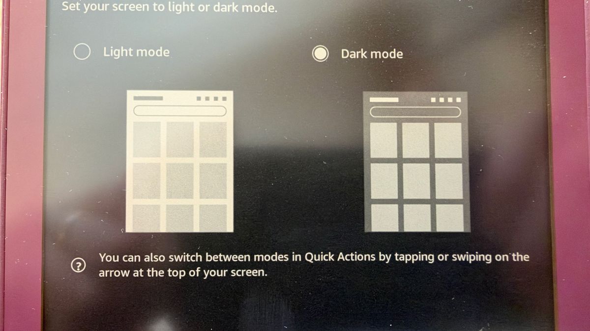 Amazon Kindle Colorsoft Dark Mode controls