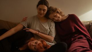 Natasha Lyonne, Elizabeth Olsen and Carrie Coon in His Three Daughters