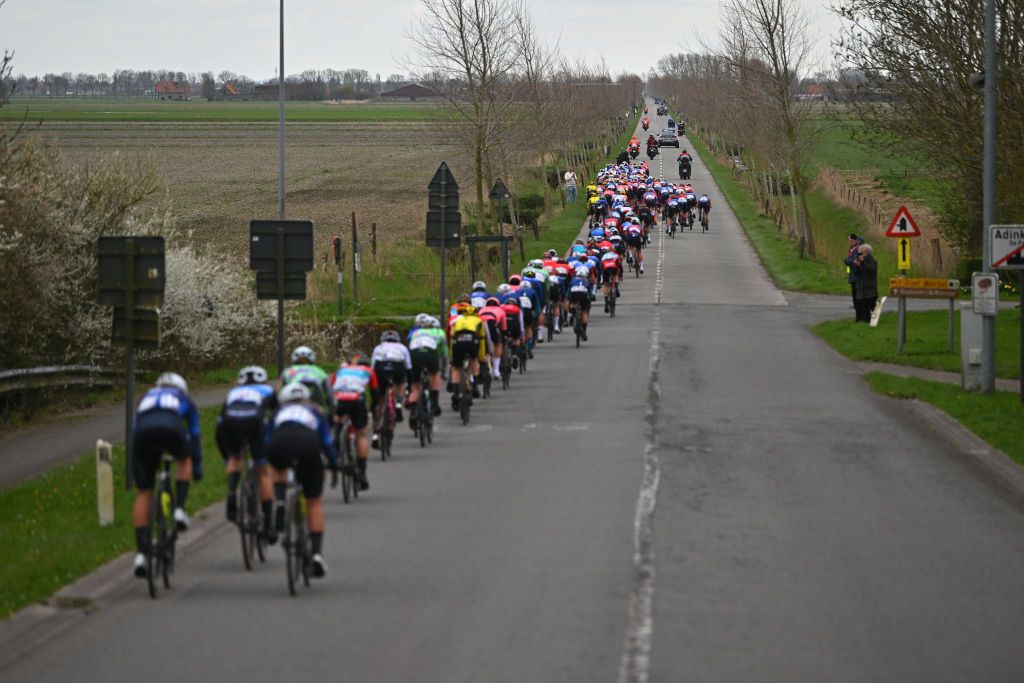 WEVELGEM BELGIUM MARCH 24 A general view of the peloton competing during the 13rd GentWevelgem in Flanders Fields 2024 Womens Elite a 1712km one day race from Ieper to Wevelgem UCIWWT on March 24 2024 in Wevelgem Belgium Photo by Luc ClaessenGetty Images