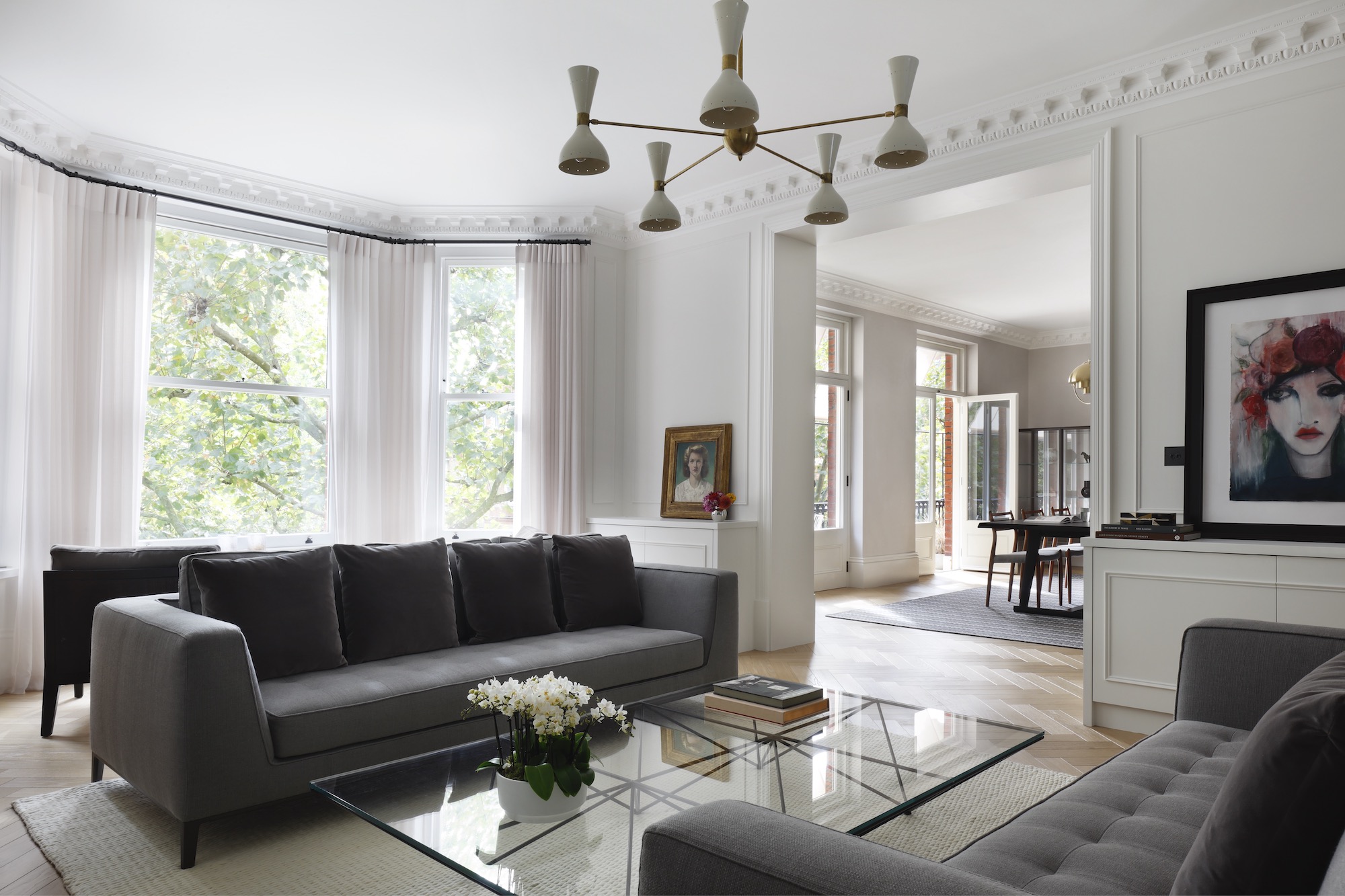 This period apartment combines traditional elegance with a contemporary ...