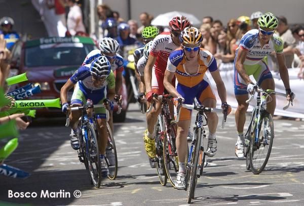 The lead group on the first circuit.
