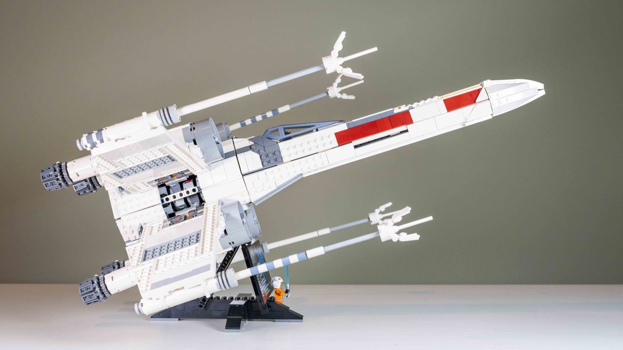 Lego UCS X-Wing Starfighter side view, facing right