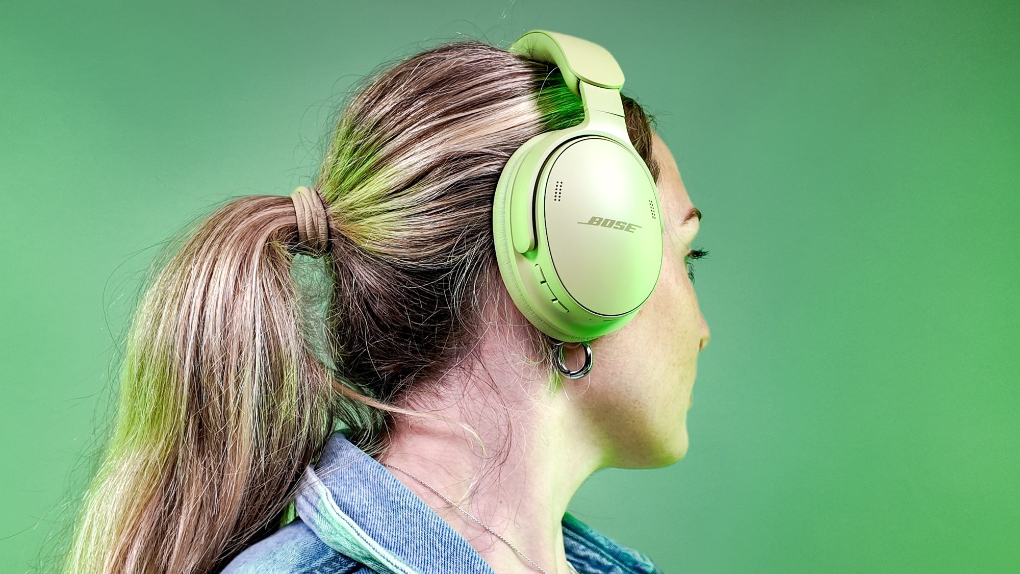Kate Kozuch wearing the Bose QuietComfort Headphones (2nd Gen)