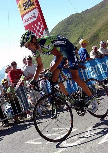Manuel Beltr&aacute;n (Liquigas) labours upwards.