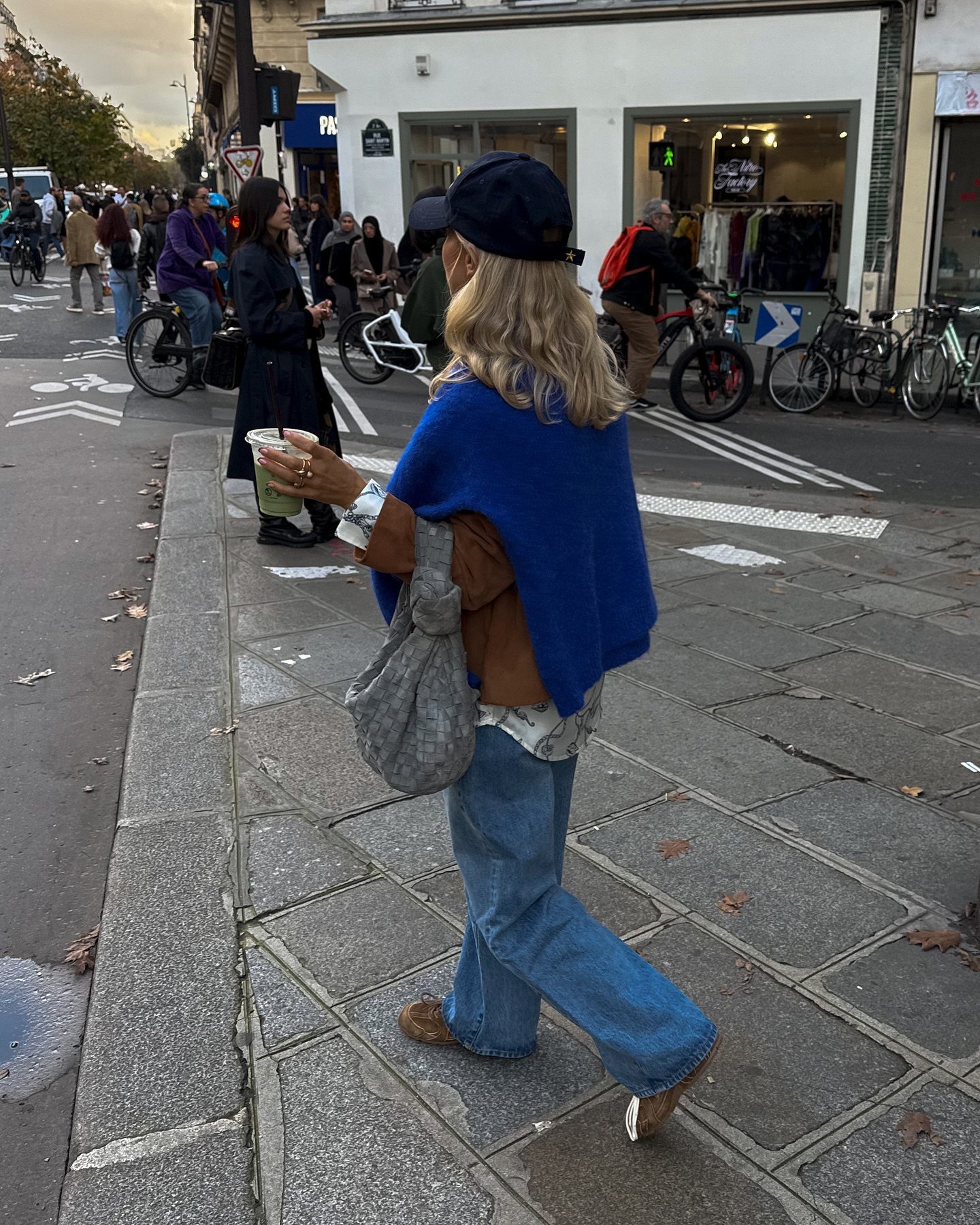 Suede trainer outfits