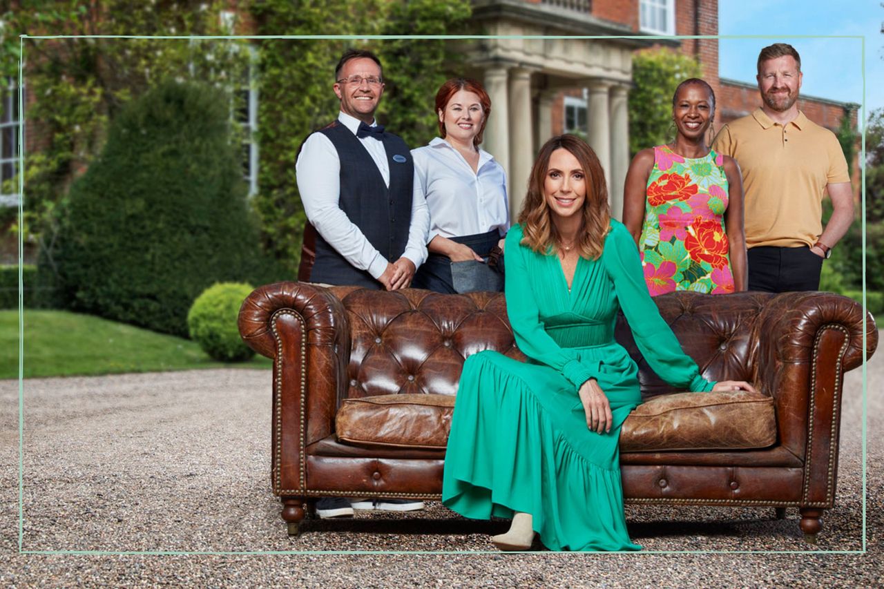 a close up of Alex Jones and four contestants posing outside the Reunion hotel filming location