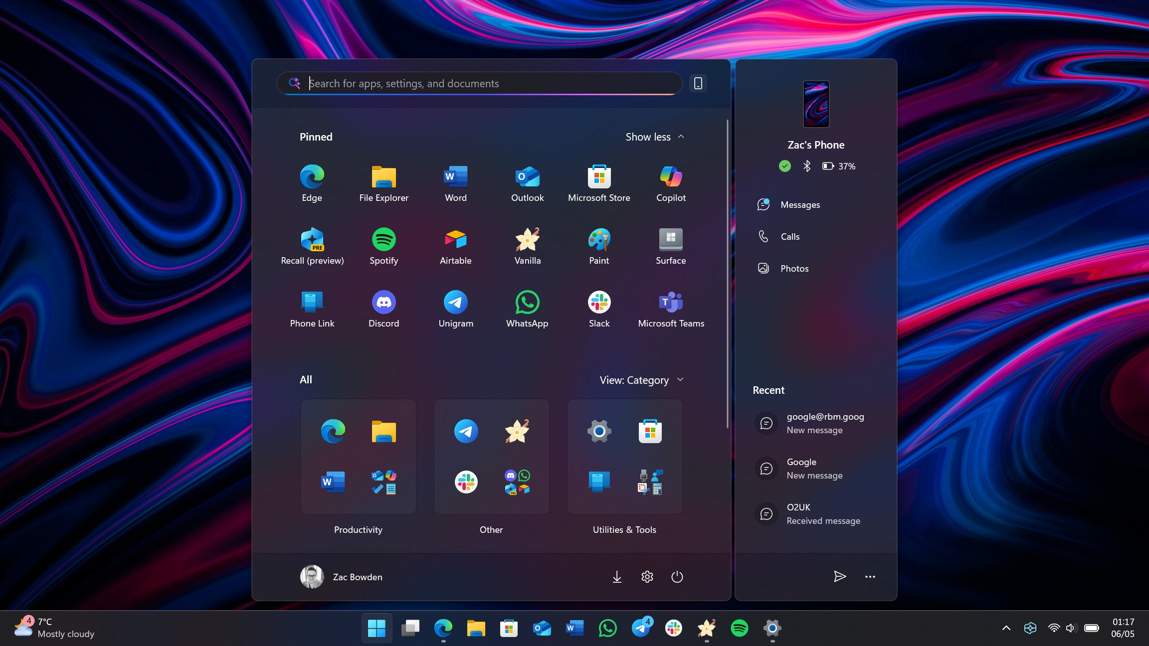 Windows 11's new Start menu with Phone Link on the right