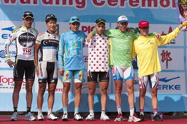 (l-r): Danielle Colli (Geox-TMC), Chan Jae Jang (Terengganu Cycling Team), Valentin Iglinskiy (Astana), Maurizio Gorato (Geox-TMC), Kenny Van Hummel (Skil-Shimano) and Justin Jules (Velo Club-La Pomme Marseille) on the podium in Dongfang.