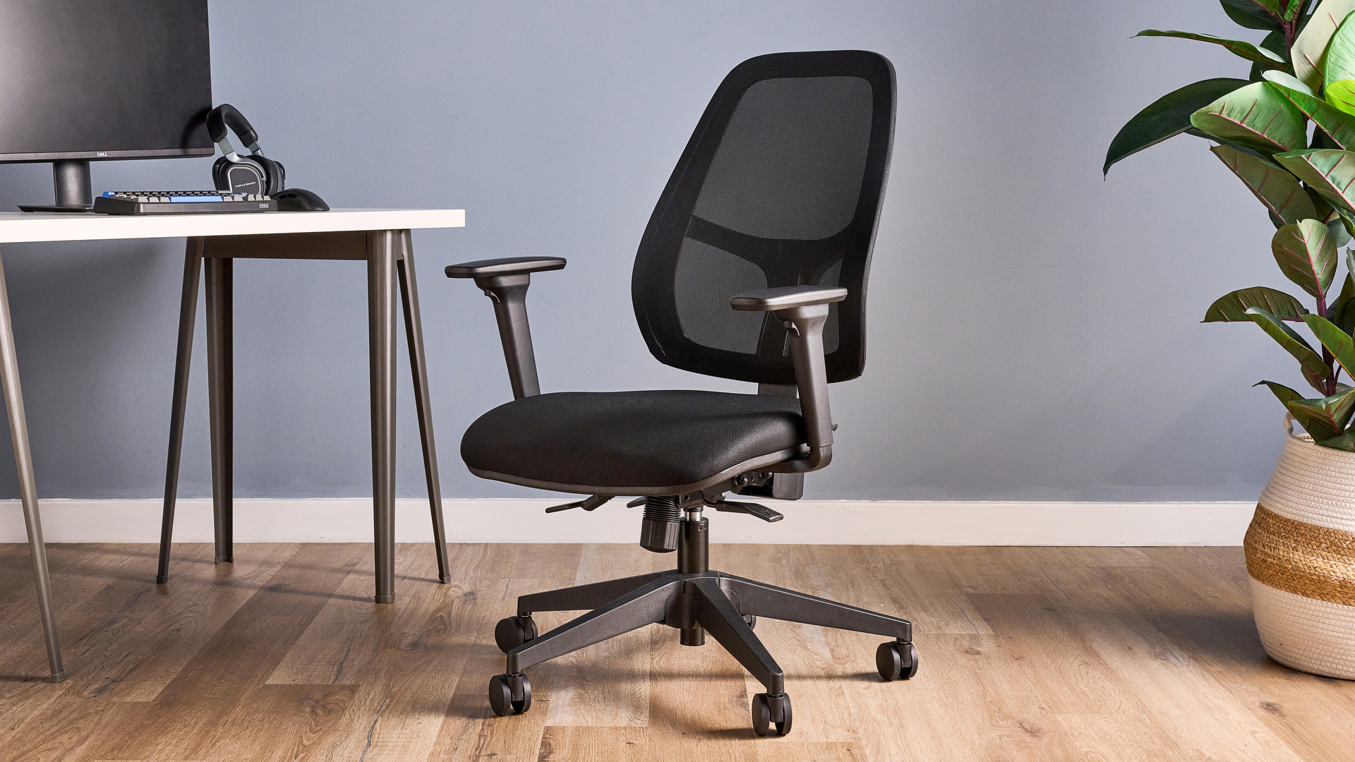 Boulies OP180 home office chair photographed in front of a desk