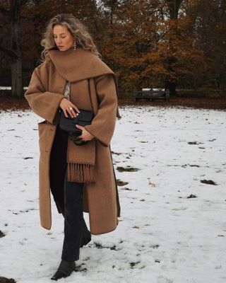 Influencer Anouk Yve wearing Toteme scarf coat.